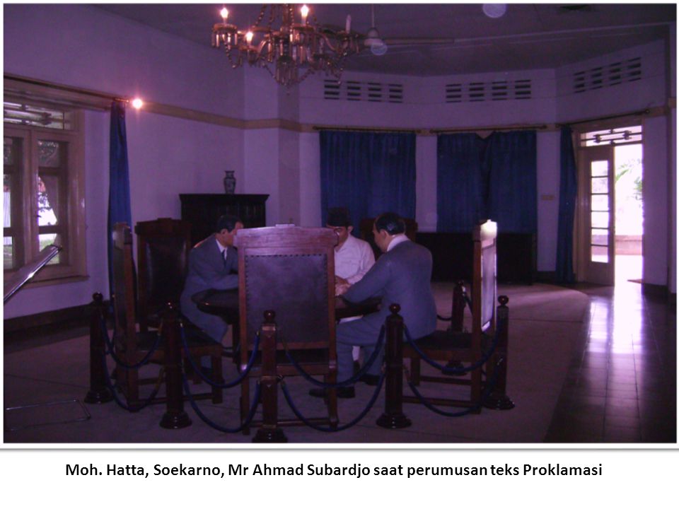 Moh. Hatta, Soekarno, Mr Ahmad Subardjo saat perumusan teks Proklamasi